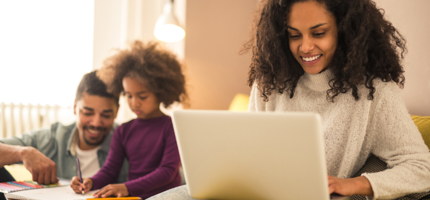 Family on computer. 